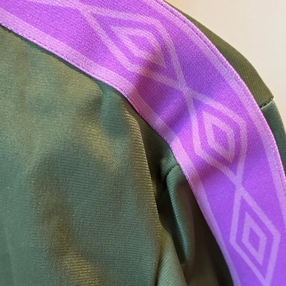 Umbro Green Jacket with Purple Logo - Picture 5 of 6